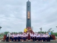 CBGV và HS Trường TH Lê Hoàn viếng hương Nghĩa trang LIệt sĩ xã Phú Ninh nhân ngày thành lập QĐND Việt Nam.