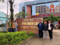 BGH Trường TH Lê Hoàn, xã Phú Ninh, thành phố Đà Nẵng hỗ trợ bà con lũ lụt tại thôn Vinh Ba, xã Hòa Thịnh, tỉnh ĐăkLăk.